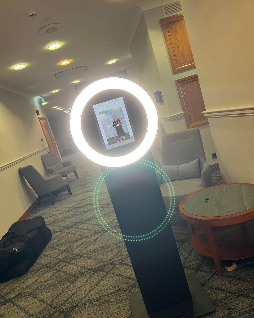 Pete_Pinnington_Productions Selfie Photo Experiences - Selfie Gif Pod