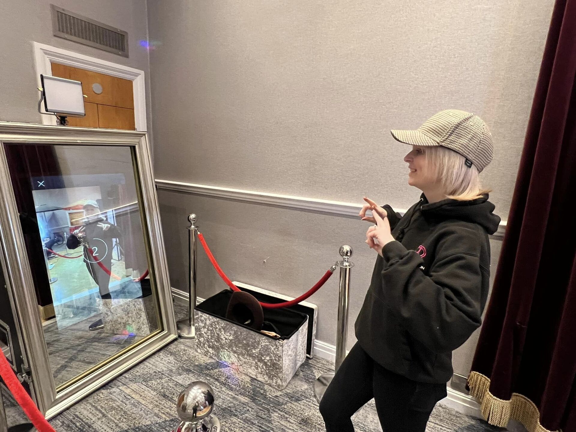 Pete_Pinnington_Productions Selfie Photo Experiences - Magic Selfie Mirror